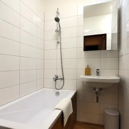 Old Town Apartment *